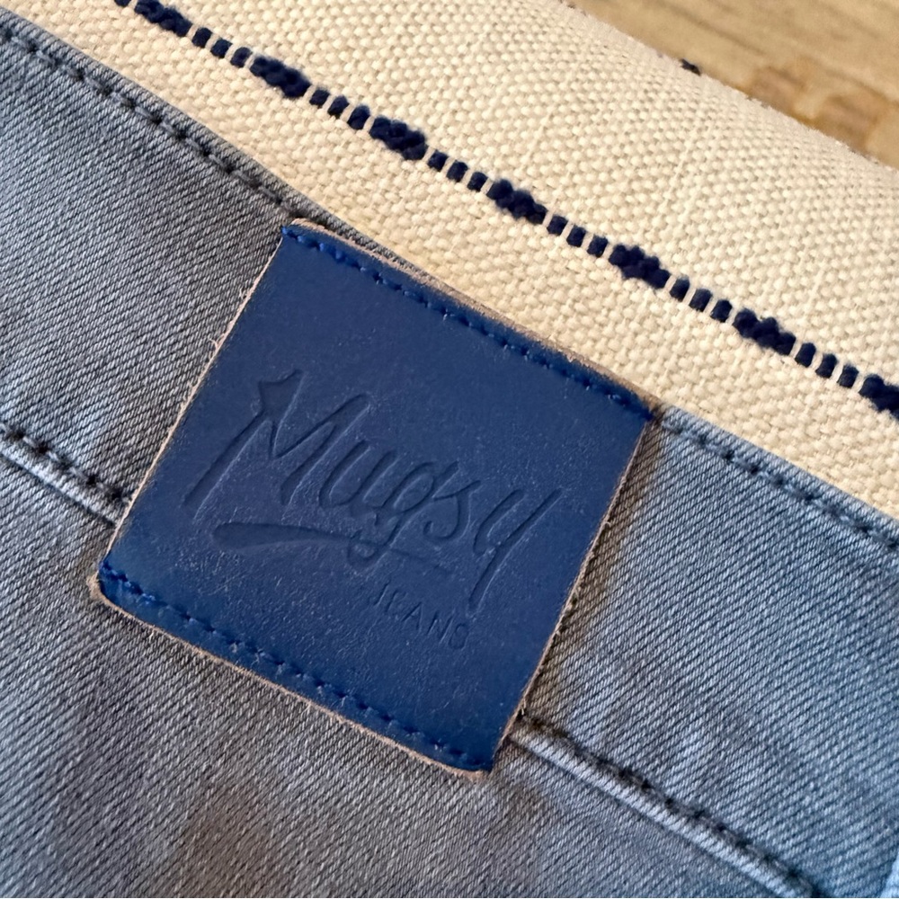 Classic Gray Men's Straight Jeans - Picture 3 of 4